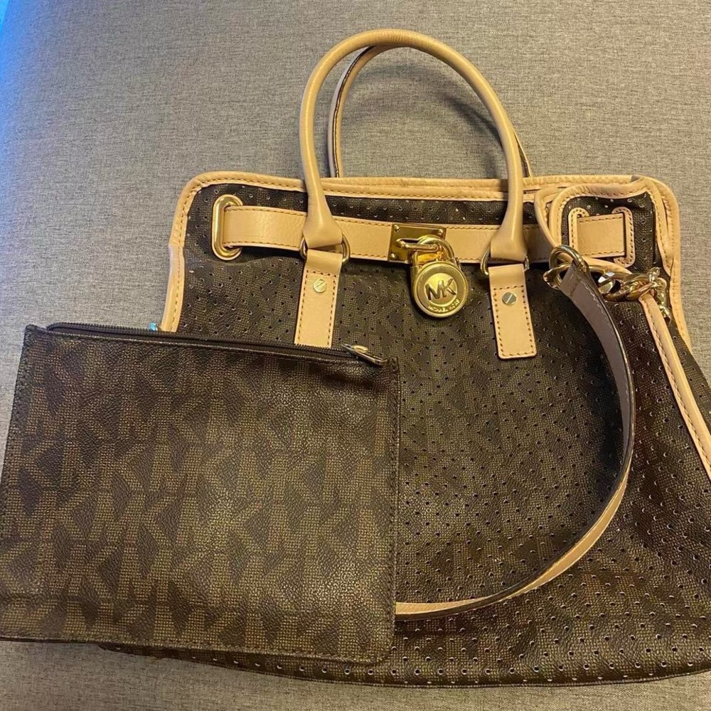 Michael kors bag with detachable wallet